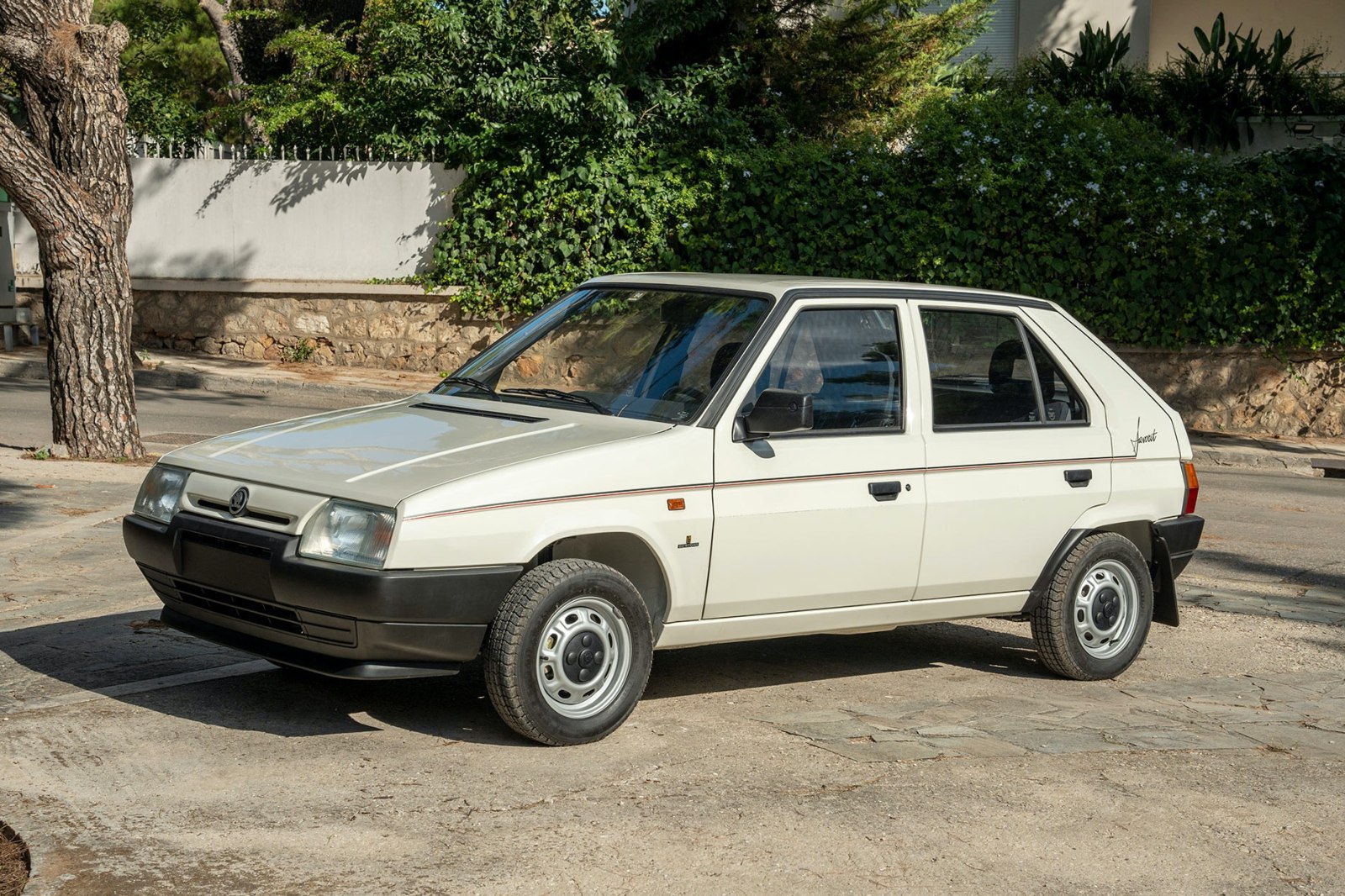 Skoda_Favorit_1993_nejeta_nevybalena_prodej_02