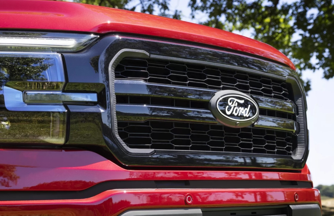 Ford mení svoje dlhoročne zaužívané logo