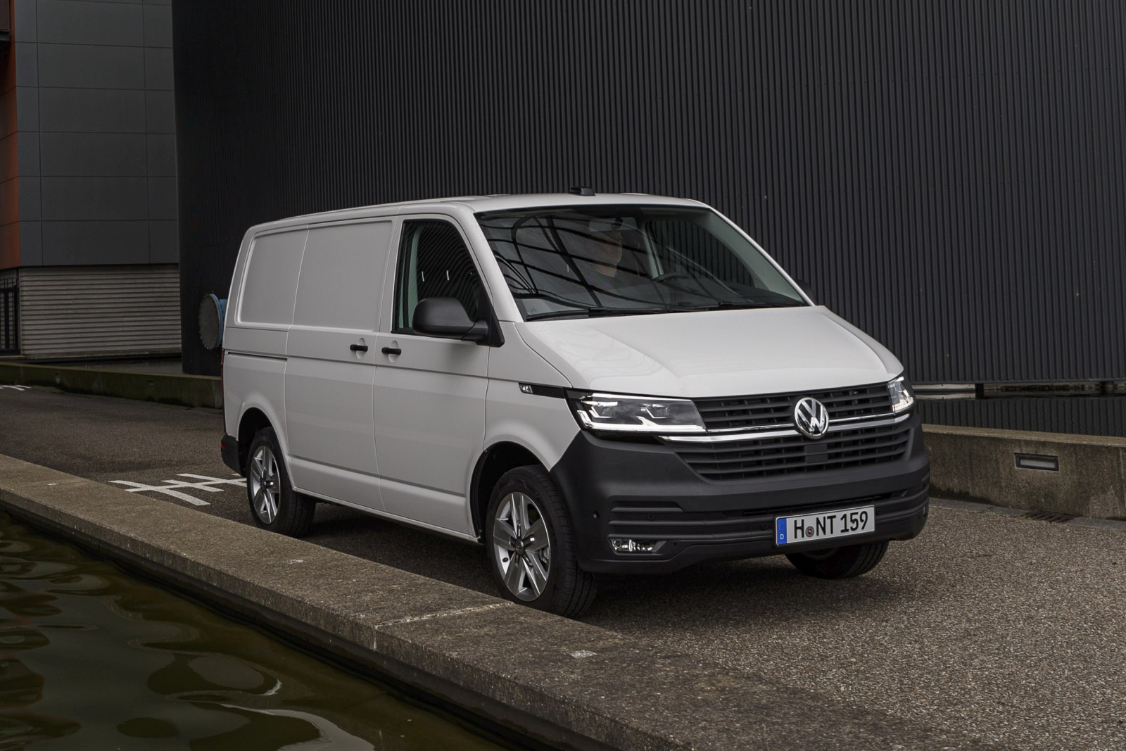 VW_Transporter_T6_1_oficialni_2024_konec_03